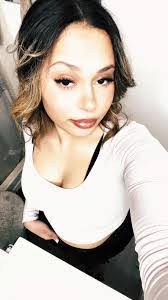 Shannon Glisson's Instagram, Twitter & Facebook