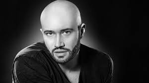 Mihai bendeac este un actor român și vedetă de televiziune din românia. Mihai Bendeac AmeninÈÄri Il Omor DacÄ Il Intalnesc Nu S A Intamplat SÄ Existe Ceva Pe Lume Care SÄ MÄ Enerveze Mai Dramatic