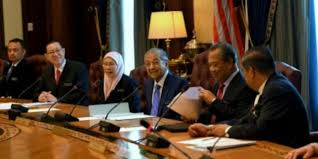 Negara ini mengalami pelonjakan nominal utang karena turut terdampak krisis ekonomi global. 5 Cara Unik Malaysia Lunasi Utang Negara Kumparan Com