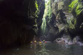 Rosafarbene sandstrände, kristallklares wasser und eine große anzahl von schiffswracks und vorgelagerten riffen, die es zu entdecken gilt, machen. Vanuatu Inseln Der Magie Und Lebendiger Tradition Terra Discovery Tours
