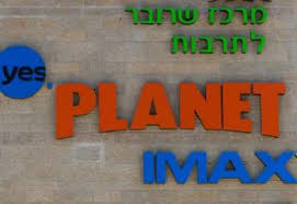 מניחים על צלחת הגשה, מסדרים מלמעלה את נתחי הקריספי צ'יקן. ×™×¡ ×¤×œ×× ×˜ ×ž×¢×¨×™×'