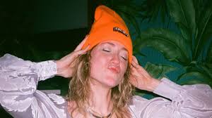 Claire Brandon (@clairebows)