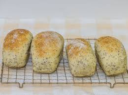 Brot Trotz Diat Mit Diesem Rezept Hilft Es Dir Sogar Beim Abnehmen In 2020 Eiweissbrot Rezept Brot Backen Rezept Einfach Brot Selber Backen Rezept