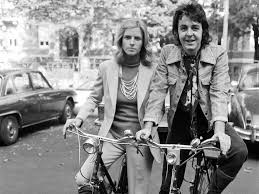 Mccartney has a younger brother named michael and a stepsister named ruth. The Couple Linda And Paul Mccartney In 20 Vintage Pictures Vogue Paris