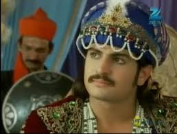 Dans Jodha Akbar (JA), épisode du 21 Déc. 2018. Maham Anga se sent mal  quand Resham l'informe que Jalal a nommé les gouverneurs de ces quatre  royaumes et que son fils Aadam