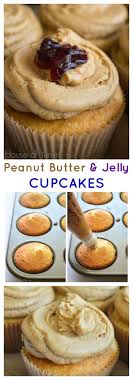 Peanut Butter And Jelly Cupcakes Cupcakes Kale Chips Recette Cupcake Dessert Saveurs De Petit Gateau