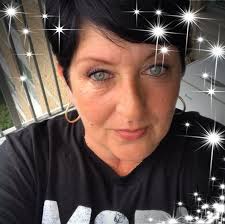 Who graduated from Long Beach Poly High School in 1976?