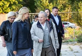 Юлия светличная родилась в харькове. Gubernator Harkovskoj Oblasti Svetlichnaya Yuliya Aleksandrovna I Zamestitel Gubernatora Babich Anatolij Valerevich Posetili Sportkompleks Nnc Hfti Nauchno Tehnicheskij Kompleks Yadernyj Toplivnyj Cikl