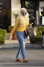 The best of tori spelling quotes, as voted by quotefancy readers. Tori Spelling Out To Starbucks In Calabasas 01 03 2021 Hawtcelebs