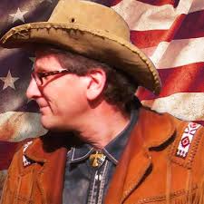 Moon People: A smug Dearborn college kid gets schooled by the road and the  cult: 2 (Last Hobo) : Grajek, Daniel: Amazon.in: किताबें