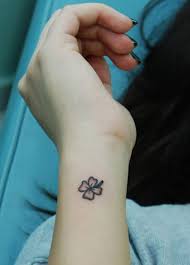 Imagen Relacionada Tatuagem Minuscula Desenhos De Tatuagem De Flor Imagens De Tatuagens