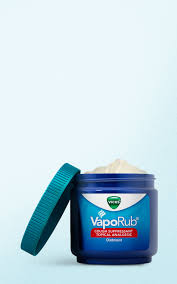 A diferença está na presença de agentes que contribuem para o rejuvenescimento da pele. Cough Medicine Cold Medicine Flu Relief Allergy Medicine Vicks