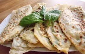 Gozleme Turkischer Pfannenborek Mit Spinat Fur Den Teig 2 5 3 Glas Mehl 1 Ei 2 3 Essloffel Joghurt Rezepte Turkische Rezepte Turkisches Essen