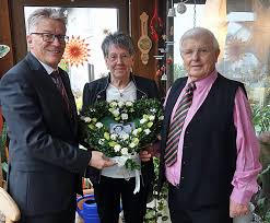 Die hochzeit stellt bis heute einen wichtigen anlass im leben dar, der entsprechend gefeiert wird. Diamantene Hochzeit Von Erika Und Josef Jung