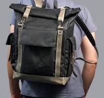 Schwarzer Pendlerrucksack aus Canvas und Leder ...