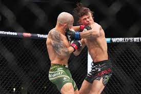 Volkanovski claims featherweight belt at UFC 314 with unanimous decision  over Lopes - Yahoo Sports