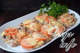 мясо по французски с грибами и помидорами в духовке Myaso Po Francuzski S Gribami I Pomidorami Recept