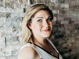 Jill Seeley's Instagram, Twitter & Facebook