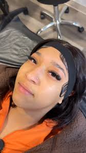 Volume set + Brow Wax 😍 I have appointments available for New Year’s Eve !  Book while it’s still available , #southbendlashtech #indianalashtech  #elkhartlashtech #browartist #esthetician