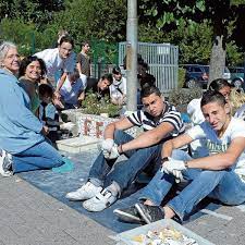 Deutsche bank und postbank starten hilfsprogramm über 300 millionen euro für betroffene der hochwasserkatastrophe. Neun Mitarbeiter Der Deutschen Bank Bringen Die Friedrich Frobel Schule Neu Isenburg In Schuss Neu Isenburg