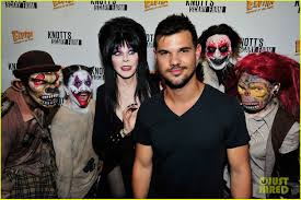 It is pretty fun as knott's scary farm though! Taylor Lautner Cozies Up With Elvira At Knott S Scary Farm Photo 3482490 Taylor Lautner Pictures Just Jared