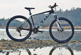 Ihr nagelneues fahrrad sharptail street 1 von dem hersteller bulls ist aufgrund seiner kompletten straßenausstattung für wirklich alle witterungsverhältnisse geeignet. Test Bulls Copperhead 3 Tolles Einsteiger Mtb Fur 999 Euro