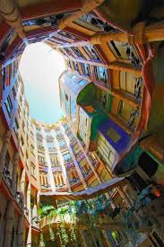 Casa Mila La Pedrera Barcelona Spania Avec Images Barcelone Espagne Merveilles Du Monde Barcelone