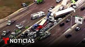 Cerca del aeropuerto municipal de kerrville, según el teniente jason reyes del departamento de seguridad pública de texas (dps). Asi Fue El Mortal Choque De Unos 100 Vehiculos En Texas Noticias Telemundo Youtube
