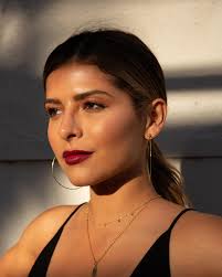 How to Highlight and Contour Like a Pro