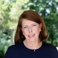 Shelly Davenport's Instagram, Twitter & Facebook