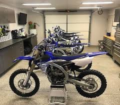 Pin By M On Dirtbikes Dirt Bike Shop Motorcycle Garage Dirtbikes