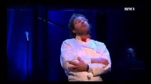 Han har særlig befattet seg med imitasjoner av diverse kjente mennesker i norge. Rune Andersen Eyvind Hellstrom Parodi Youtube