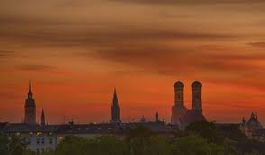 Sonnenuntergang Uber Der Skyline Von Munchen Sonnenuntergang Munchen Munchen Bilder