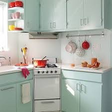 Rise to the challenge of designing for the smallest of small kitchens, from the rv to the urban apartment. Que Cozinha Mais Fofa Organizesemfrescuras Inspiration Pinterest Cozinha Kitchen Retro Kitchen Small Kitchen Kitchen Inspirations