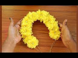 Chrysanthemum Flower Jadai Veni Making Real Flower Bridal Veni Tutorial In Tamil Women S Ar Chrysanthemum Flower Beautiful Flowers Wallpapers Chrysanthemum