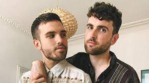 Duncan laurence (26) hat seinen mister right gefunden! Liebes Hammer Esc Sieger Duncan Ist Mit Freund Verlobt Promiflash De