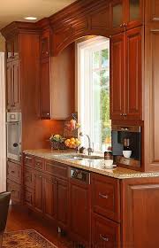 Cuisine Traditionnelle Trouve Sur Zillow Digs Comme Cette Idee Autour De La Fenetre Kitchen Remodel Small Kitchen Room Design Kitchen Cabinet Styles