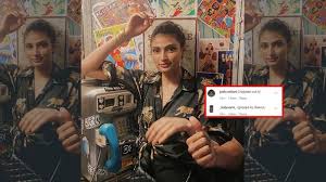 The rumoured couple has often shared pictures together on social media. Athiya Shetty Crops Rumoured Bf Kl Rahul In A Throwback Pic From Their Vacation Fans Ask