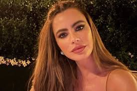 Mulheres Apaixonadas: César demite Laura de sua equipe