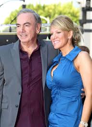 Photo : Le chanteur américain Neil Diamond, 71 ans, inaugurait le 10 août  2012 en présence de son épouse Katie McNeil, 42 ans, son étoile sur le  Hollywood Walk of Fame, au