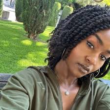 Kiara Downs (@kiaraups)