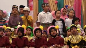 Noordin abbas berkata, sumbangan berupa kasut sekolah. Murid Murid Tadika Yayasan Islam Terengganu 2013 By W S B