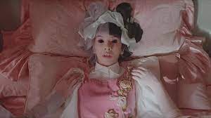 I'm nuts, baby, i'm mad the craziest friend that you've ever had you think i'm psycho, you think i'm gone tell the psychiatrist something is wrong over the bend. Melanie Martinez Mad Hatter 2017