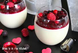 Panna Cotta Vanille Son Coulis De Fruits Rouges Brian Iz In The Kitchen In 2020 Panna Cotta Romantic Meals Red Fruit