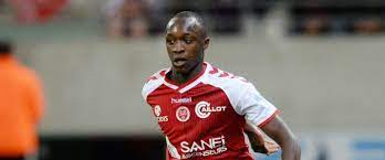 D'un coup, on entend une porte qui s'ouvre assez violemment et une femme qui crie et qui pleure, raconte liam. Le Footballeur Antoine Conte Arrete Apres Avoir Tabasse Sa Compagne Et Un Passant A Coups De Batte Gala