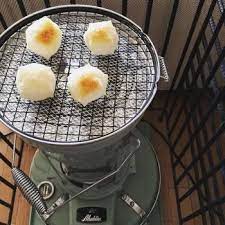 あったかさもデザインも本格派 石油ストーブ はインテリアになじむ素敵なものを選びましょ キナリノ ストーブ インテリア 石油ストーブ