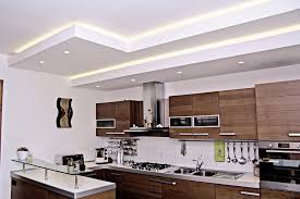 E ciò perché la concezione di fondo alla base della scelta dei disegni controsoffitti in cartongesso è abbastanza difficile da accordare con quello che è il gusto classico delle abitazioni di una volta. Controsoffitti In Cartongesso Utilizzo Prezzi E 50 Idee Per Un Controsoffitto Moderno Soggiorno Bagno Cucina Start Preventivi