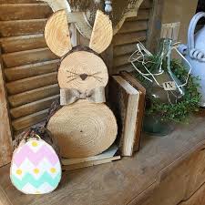 Bei Der Dekoration Zu Ostern Und Fruhling Darf Der Osterhase Als Motiv Naturlich Nicht Fehlen Im Folgenden Finde Ostern Basteln Holz Dekoration Diy Ostern