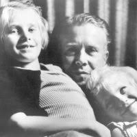 Ernest Orlando Lawrence with two of his daughters. Ernest and Molly  Lawrence had six children: Eric, Robert, Margaret, Mary, Barbara, and  Susan. Seaborg print. Principal Investigator/Project: Analog Conversion  Project