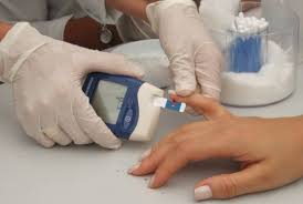 La glicemia a digiuno (nessuna assunzione di nutrienti per 8 ore) normale oscilla tra 70 e 99 mg/dl (è da notare che ricerche in adulti sani mostrano che l'efficienza mentale diminuisce leggermente ma in modo misurabile quando la glicemia. Care Este Glicemia NormalÄ La Copiii AdolescenÈii Èi AdulÈii Care Au Diabet Sanoteca